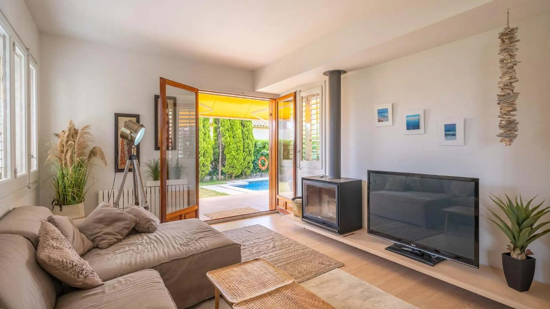 Spacious Villa In Costa Brava L' Escala